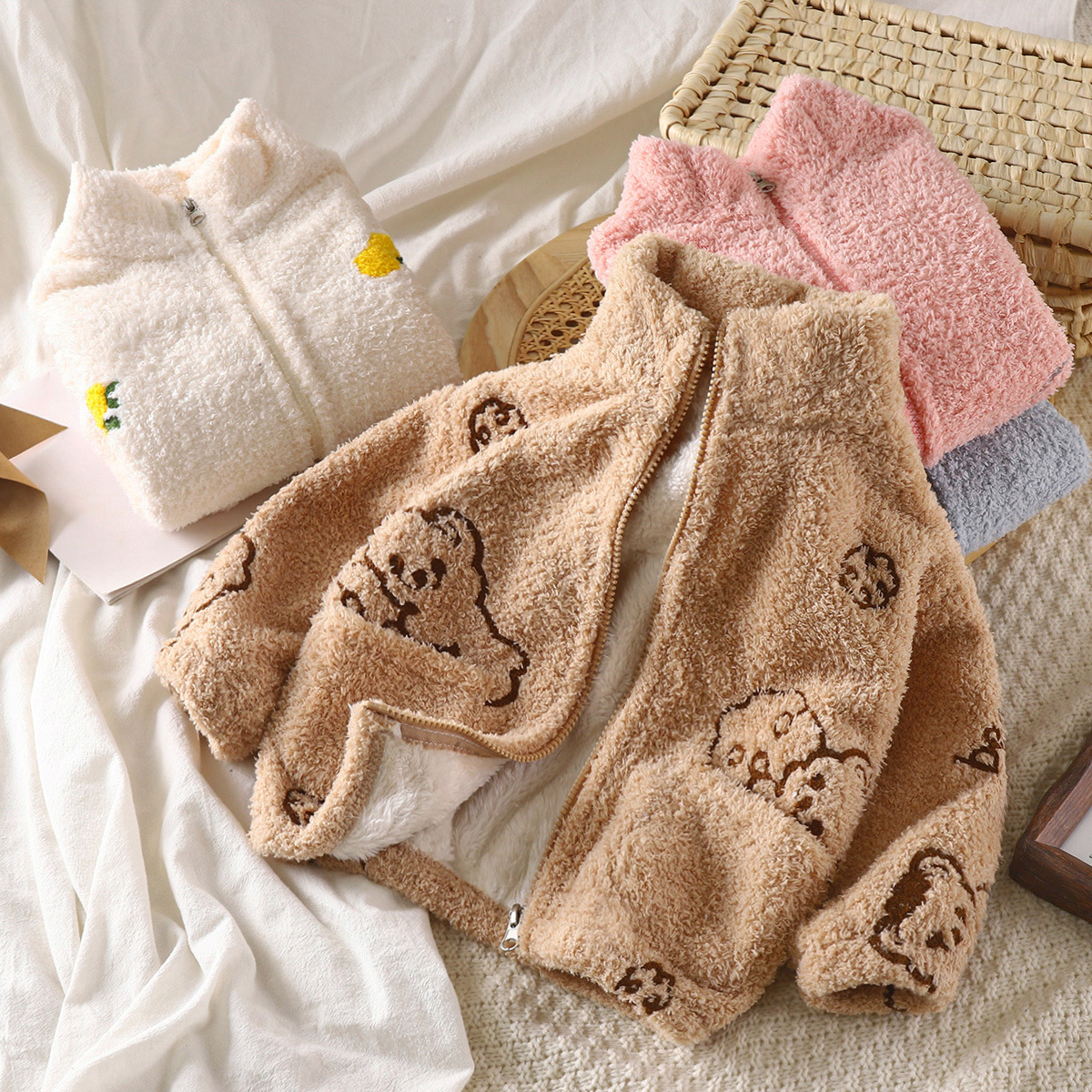 Abrigo de primavera y otoño para Niños y Niñas Ropa de otoño cálido coral polar bebé otoño e invierno abrigo forrado de lana ropa para niños al por mayor