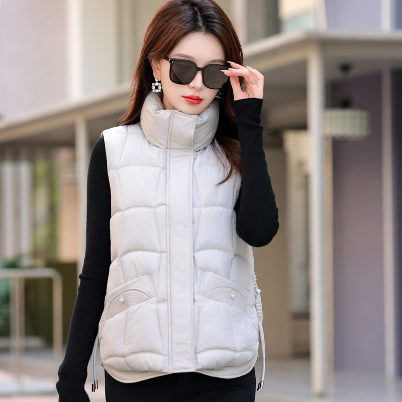 2025 Autumn and Winter Middle-Aged and Elderly Mothers and Grandmothers Stand-Up Collar Quilted Cotton Vest Women's Short Loose Thickeneded Warm Jacket