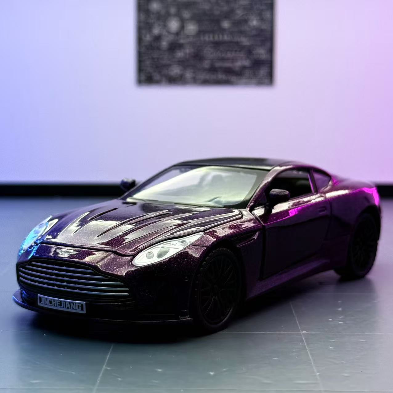 Modelo de coche Lijiaxin 1:32 Martin DB12 coche deportivo de aleación con adornos de sonido y luz