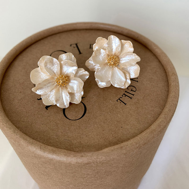 Fragrant Style Light Luxury Texturous Camellia Ear Studs for Women French Style Retro Elegant Fashion Distinctive All-match Earrings Earrings