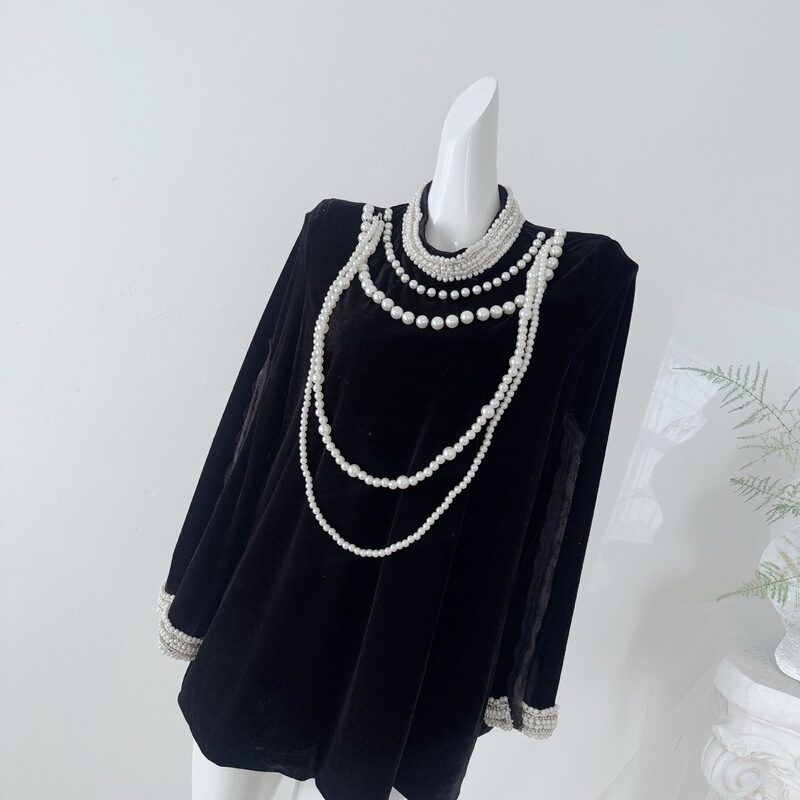 Long-sleeved dress for women, elegant and luxurious, suitable for birthday parties, with intricate beadwork, lace detailing, and velvet short skirt Long-sleeved dress for women, elegant and luxurious, suitable for birthday parties, with intricate beadwork, lace detailing, and velvet short skirt