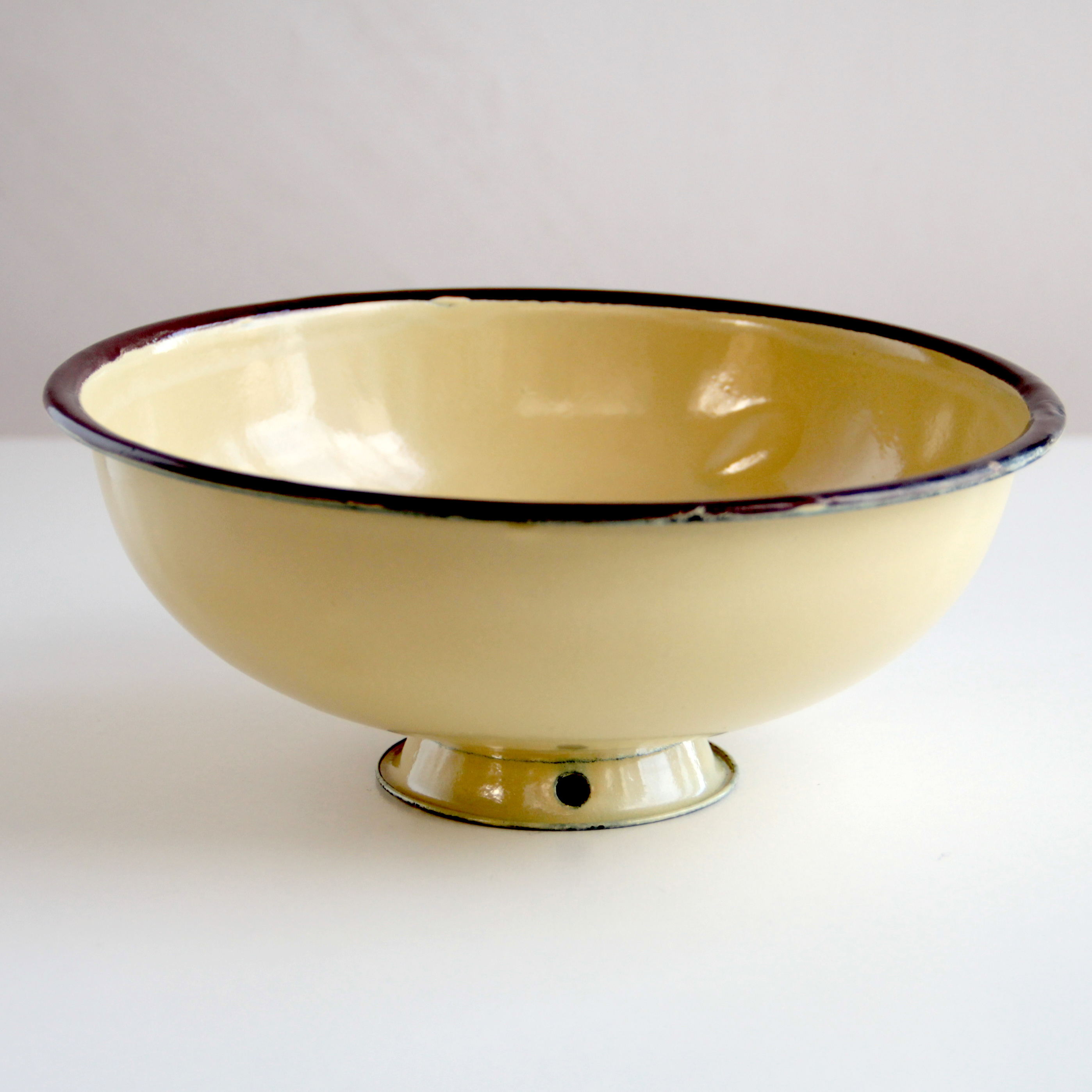 18cm 갈색 테두리의 노란색 그릇, 약 150g, 외경 18.7