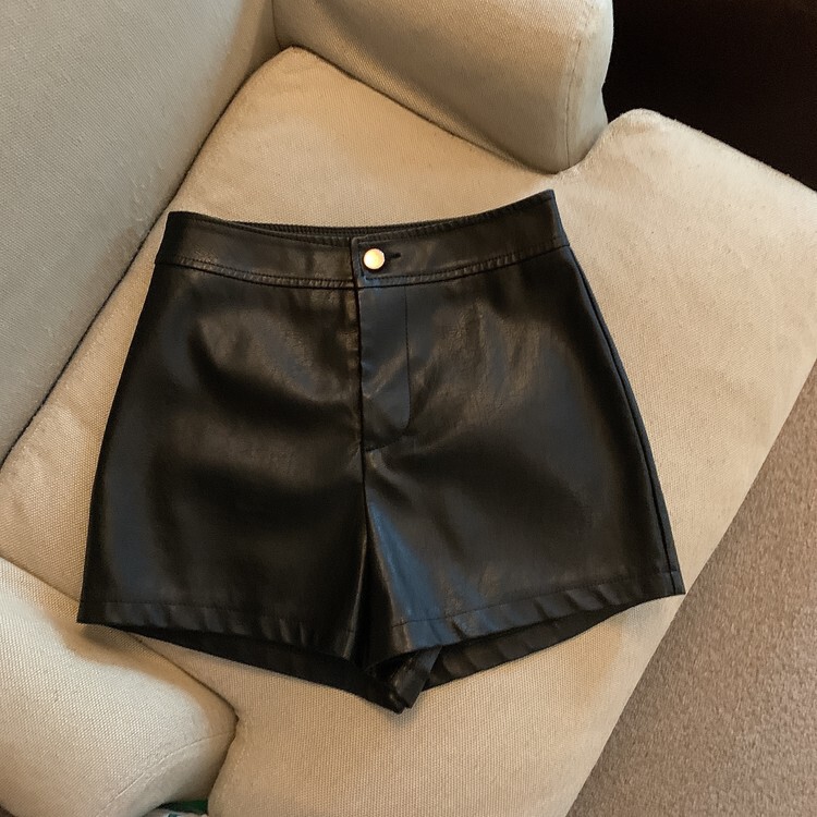 Black PU leather shorts women's autumn and winter 2023 new Maillard outer wear high waist A- line slimming outer wear wide leg boot pants