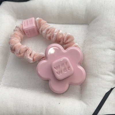 Pink Amber Color Hair Tie: Saç üçün rezinlər - medium-flower-barbie-pink