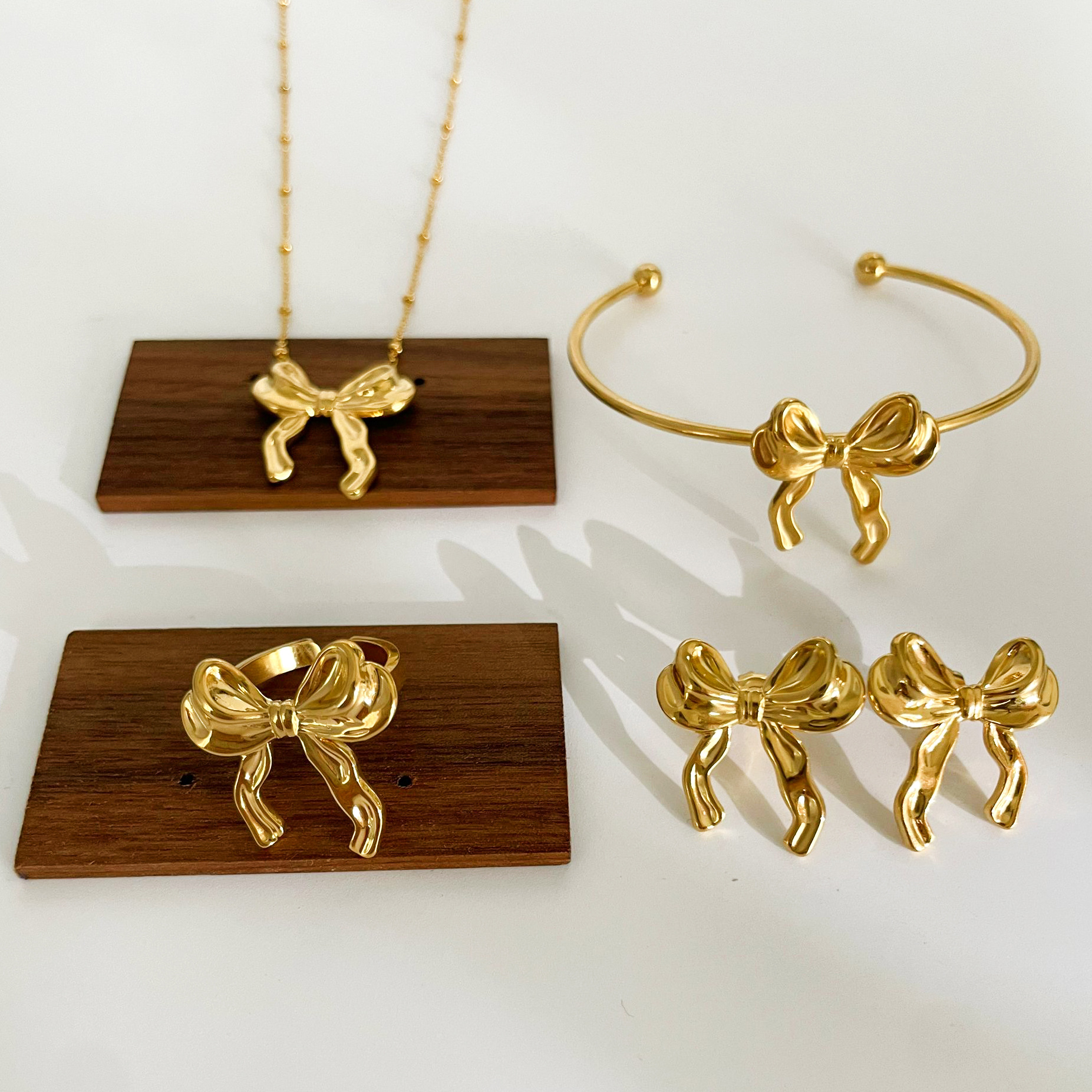 7g Weight 0.03µm-0.05µm Gold Plating Thickness PVD Coated Gold Plating Process Real Gold Plated Plating Material Jewelry Set Classification 1 Piece, 1 Pair Quantity Date, Tea Party Occasion 304 Stainless Steel Material Bow Knot Pattern Unisex Gender Vintage Style, Simple Style Style Waterproof Non Tarnish, Surgical Steel, Plating, Bowknot Craft PVD Coated Real Gold Plated Bow Knot 304 Stainless Steel Vintage Style Simple Style Waterproof Non Tarnish Surgical Steel Plating Jewelry Set 1