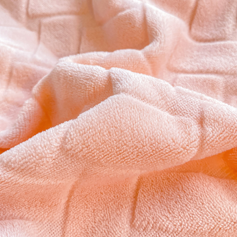 Nuevo conjunto de cuatro piezas de terciopelo tallado, dormitorio de terciopelo de leche grueso, tres piezas de cama, cama de cama, sábanas cálidas, sábanas de invierno