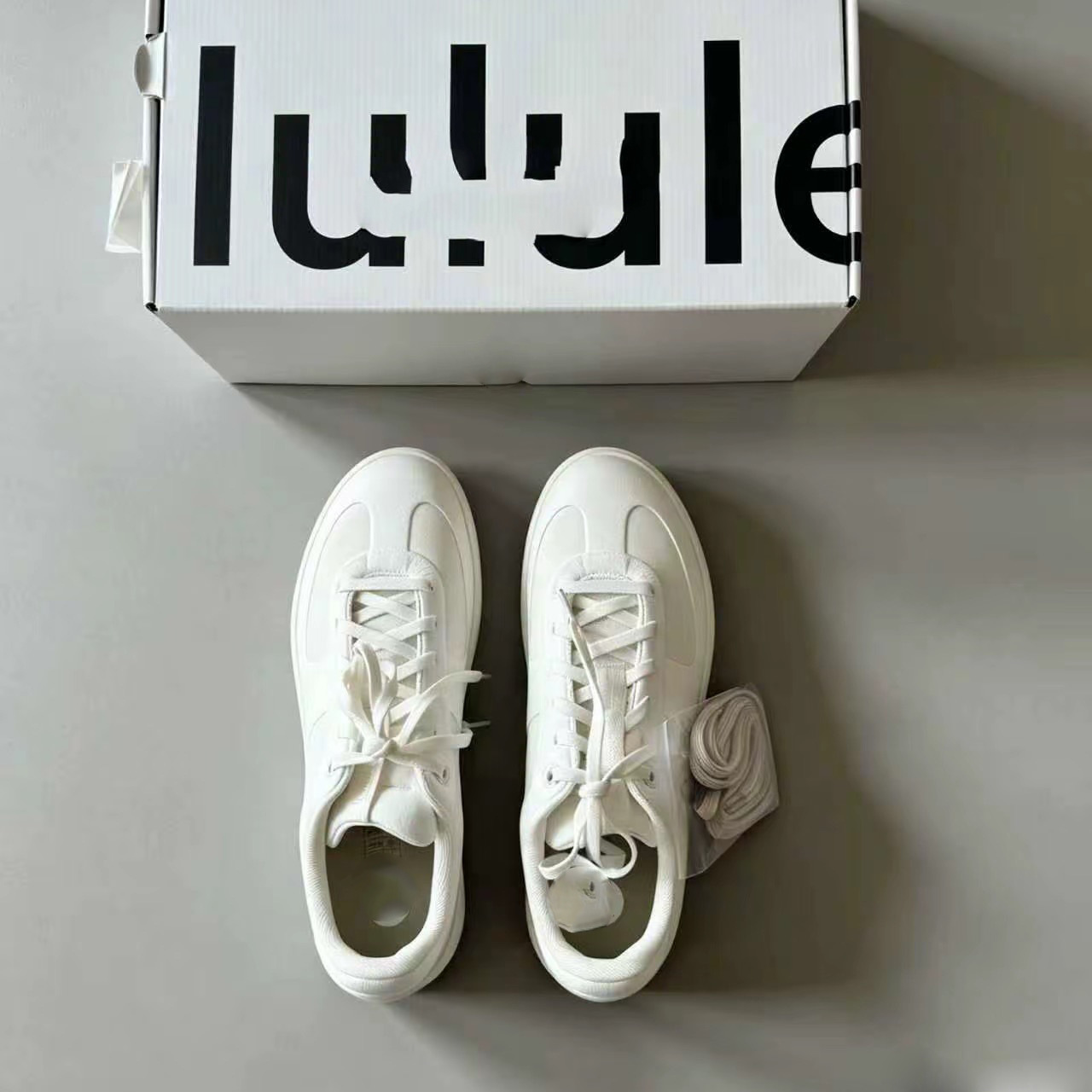 LuLujia Cityverse white sneakers are comfortable, versatile, and simple casual shoes for men and women, couples, and those who prefer the old money style