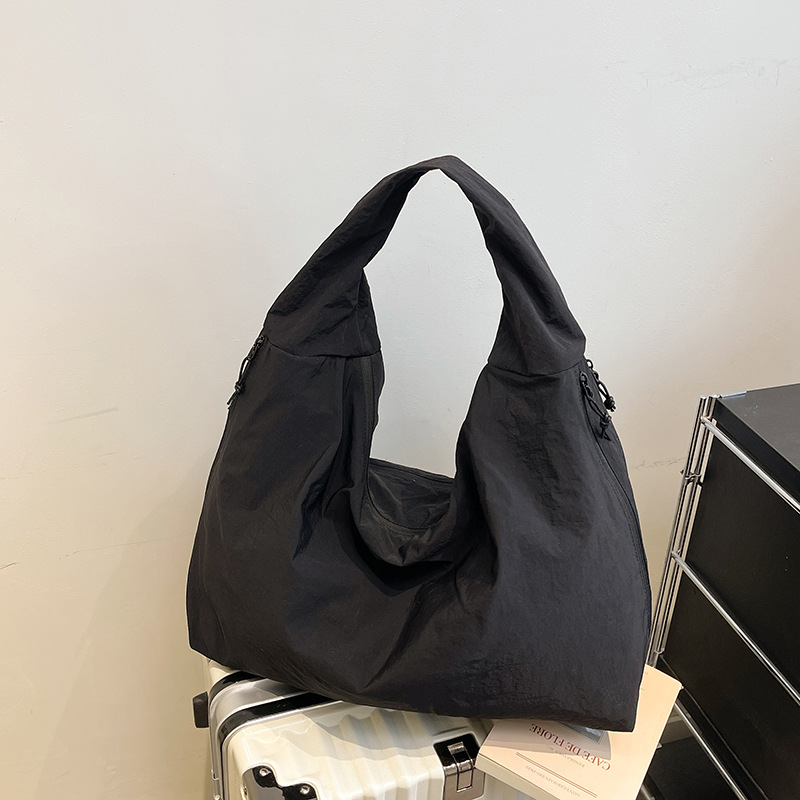 Bolso Tote de nylon popular transfronterizo 2025 verano nuevo estilo ins bolso de mujer de moda súper caliente bolso de viaje de temperamento de moda