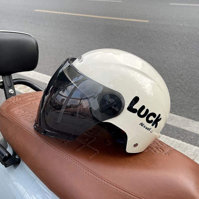 Summer 3C Certified Electric Vehicle Helmet for Men and Women, New National Standard Motorcycle Half Helmet, Breathable Four Seasons Safety Helmet for Couples