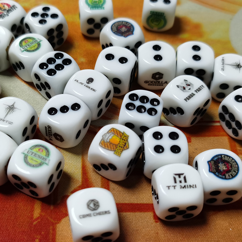 Comercio de bebidas publicidad color dice grano bar marca promoción color dice grano digital personalizado logo dice