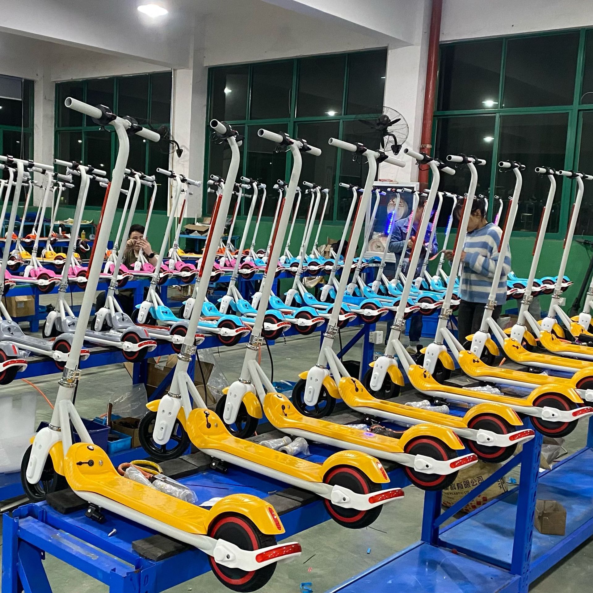 E01 electric scooters 1