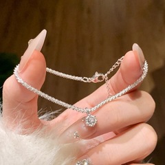 女性用ニッチデザインジルコンベビーブレスブレスレット、コールドスタイル、ファッショナブル、軽い高級感、絶妙、シンプル、多用途、ハイエンドジュエリー