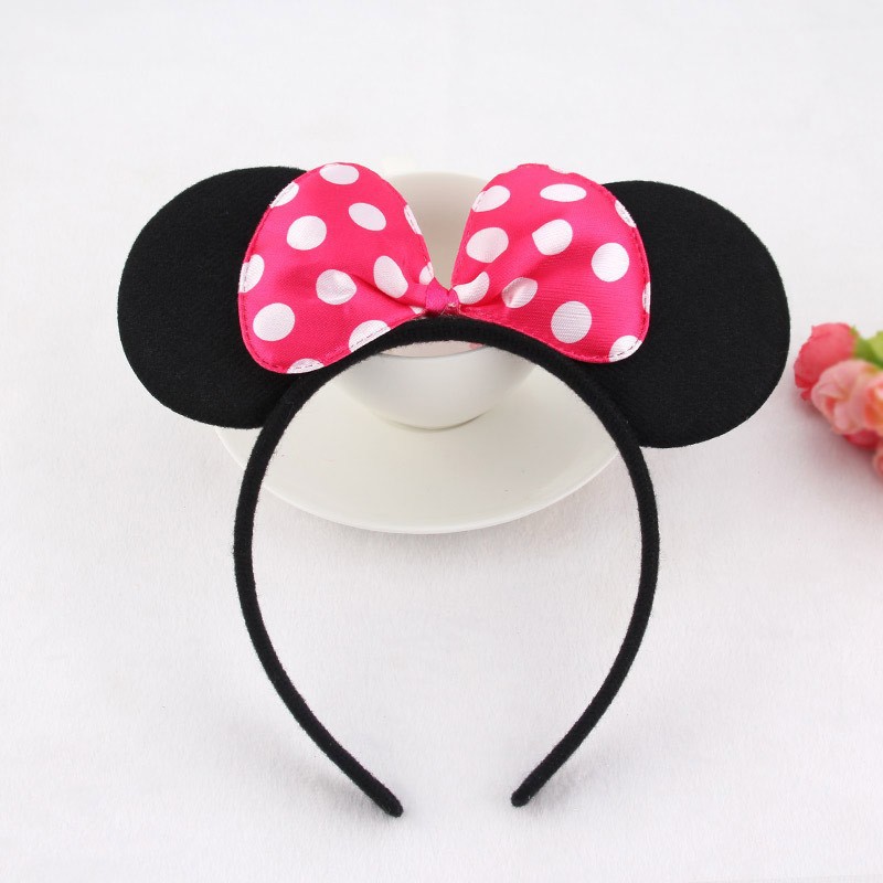 Minnie plana tiene el pelo rojo.