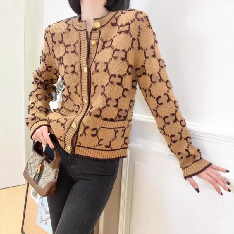 2026 New European and American Autumn and Winter Celebrity Style Three-Dimensional Letter Jacquard Knitted Cardigan Wool Blend Short Sleeve 2026 New European and American Autumn and Winter Celebrity Style Three-Dimensional Letter Jacquard Knitted Cardigan Wool Blend Short Sleeve