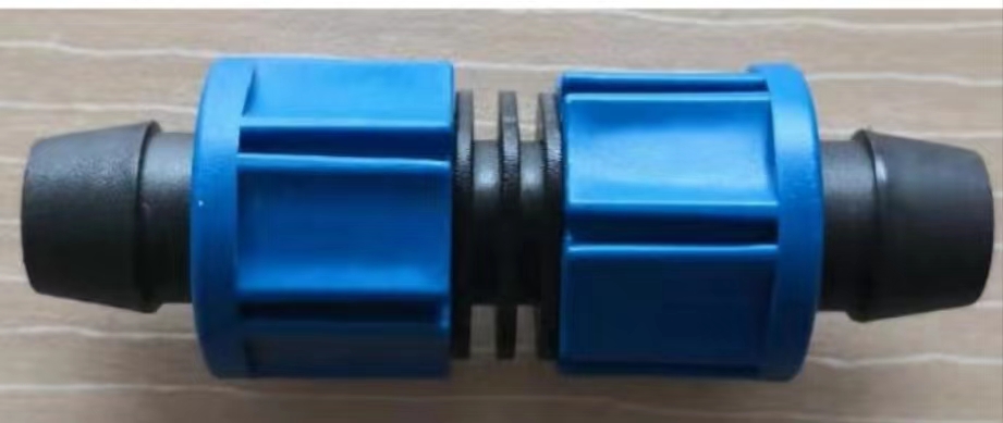 Conector de Tres Vías con Bloqueo para Cinta de Goteo image 6