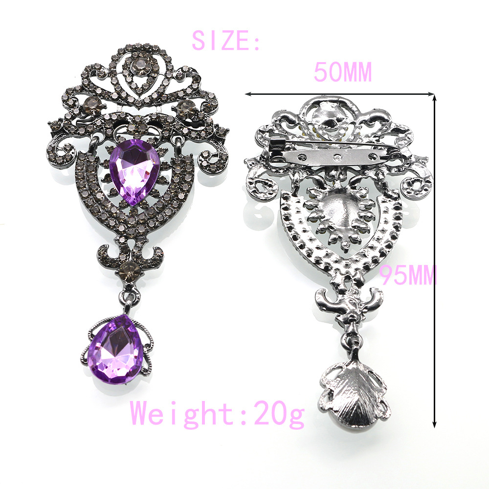 Retro fashionable brooch