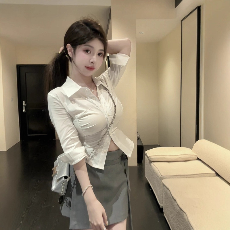 Achi White Collared Pleated Long-Sleeve Shirt for Women with a Stylish Design, Single-Breasted, Slim-Fit, and Waist-Cinching Top Achi White Collared Pleated Long-Sleeve Shirt for Women with a Stylish Design, Single-Breasted, Slim-Fit, and Waist-Cinching Top