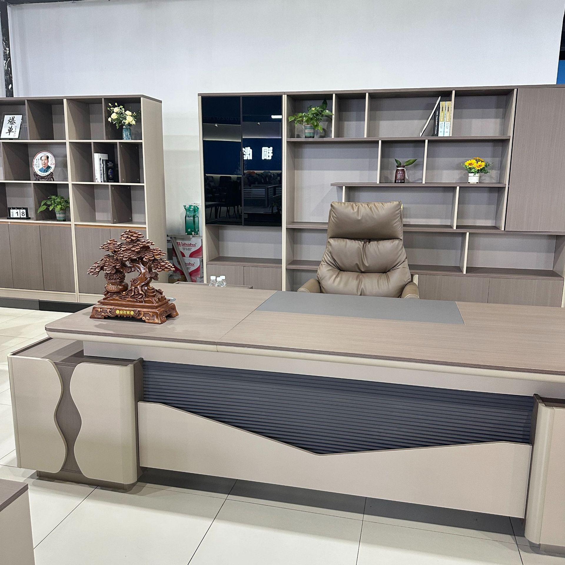 老板办公桌简约现代总裁桌主管经理桌办公室桌椅组合时尚办公大班