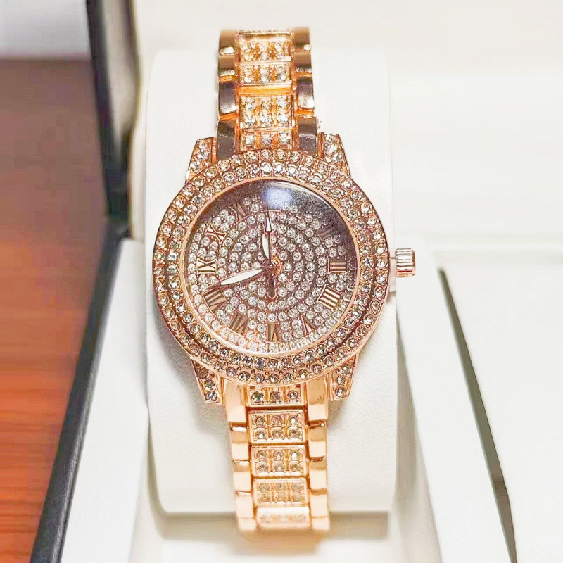 Часы с бриллиантами медного цвета — ремешок из титанового сплава точен, не выцветает и не ржавеет.