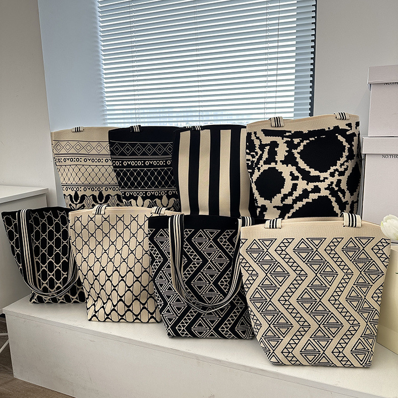 New Large Bag Women's Niche Geometric Knitted Shoulder Bag All-match Fashionable Large Capacity Internet Celebrous Commuter Bucket Bag