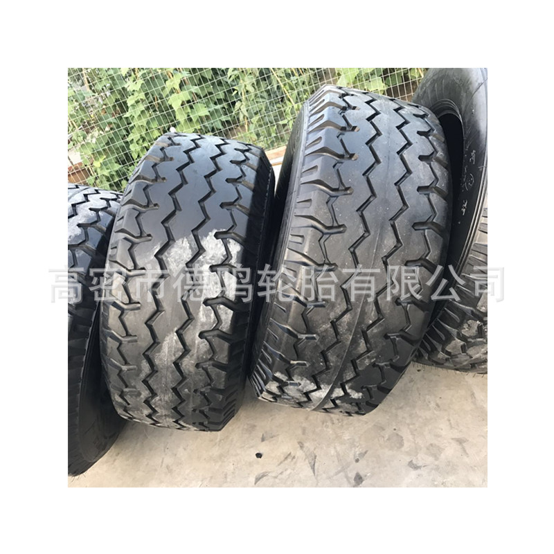 En stock suministro Henan Fengshen neumático 18-22.5 campo petrolífero Workover máquina neumático desierto rueda transporte neumático