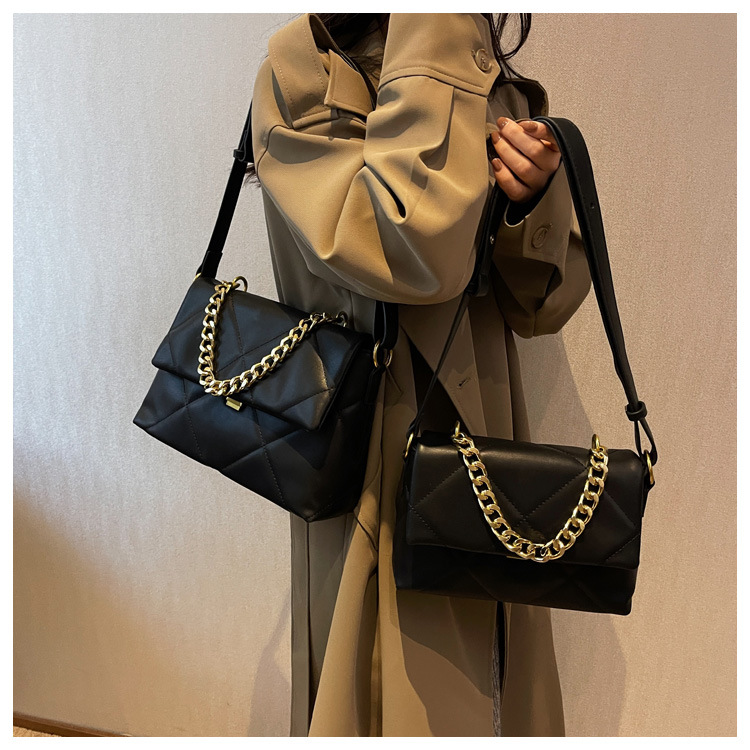 Women's Medium All Seasons Pu Leather Solid Color Streetwear Square Lock Clasp Handbag display picture 5