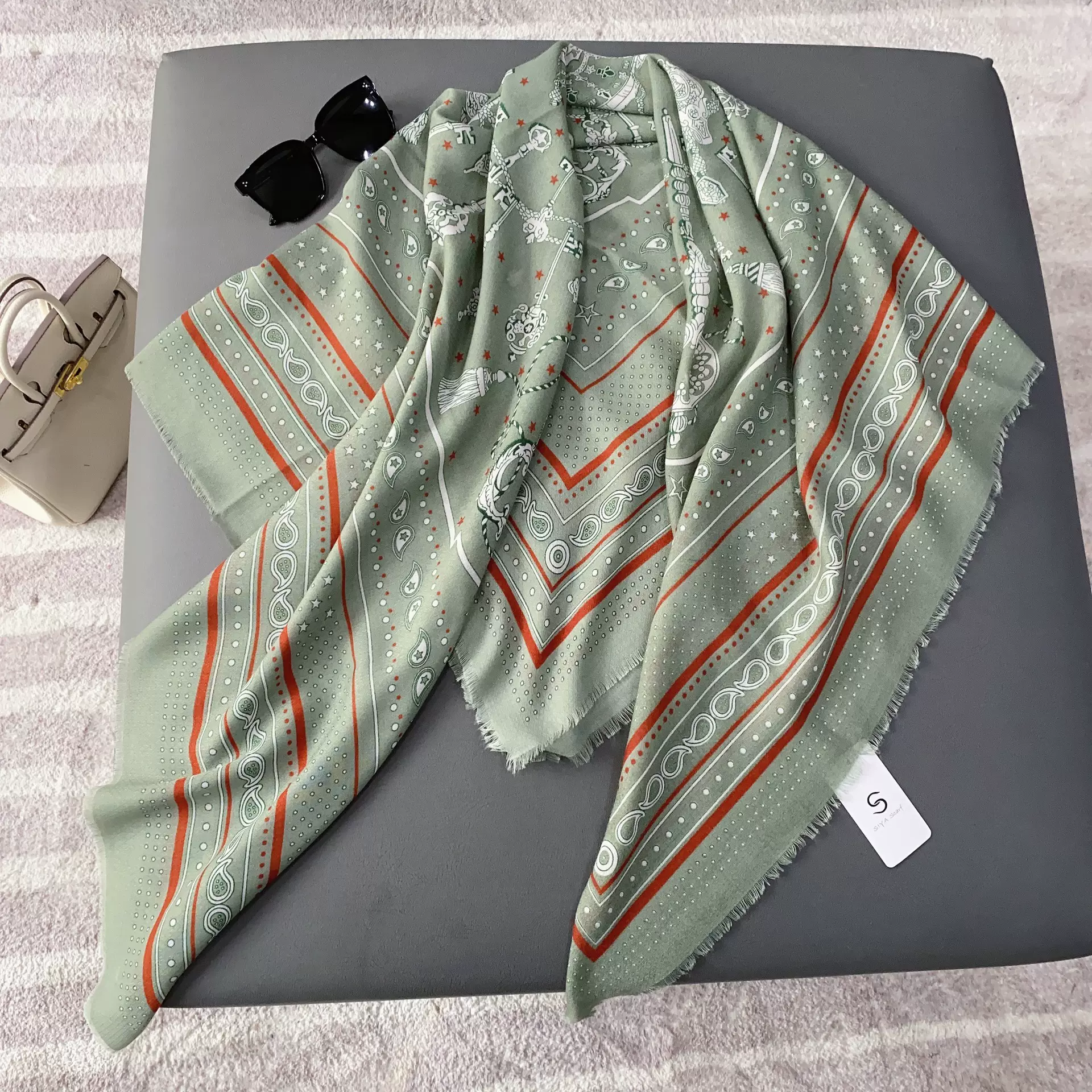 新款印花流苏大方巾春季薄款高级时尚丝巾披肩母亲节送母亲节礼物