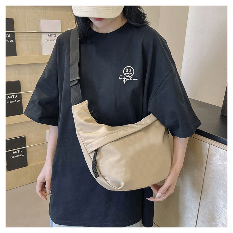 새로운 야외 스포츠 캔버스 SATCHEL 대용량 자동차 스티치 남성 크로스 바디 백 인쇄 편지 로고 어깨 가방