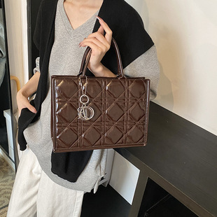 Universal Women's Bag, Shoulder Bag, Versatile Car-Stitched Tote Bag, Fashionable Textured Hand-Held Crossbody Bag