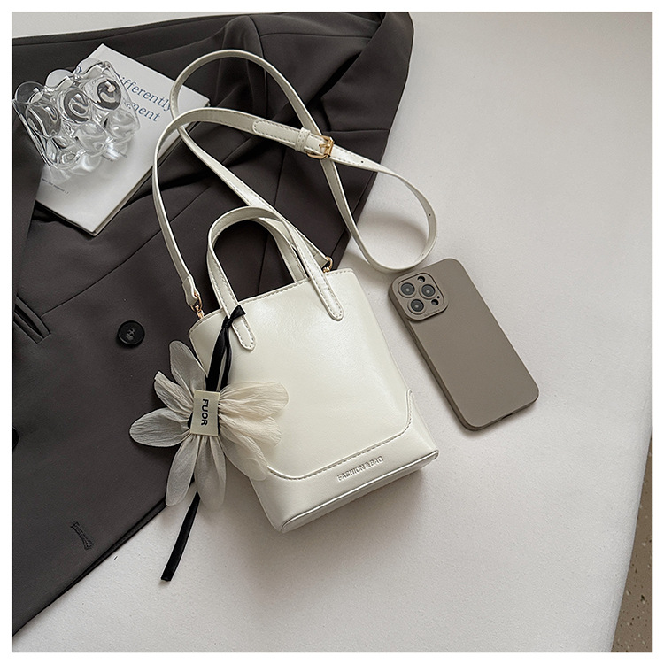Fashionable and high-quality hand-held small bag for women, 2025 new summer Instagram versatile phone bag, Korean style trendy crossbody bag undefined