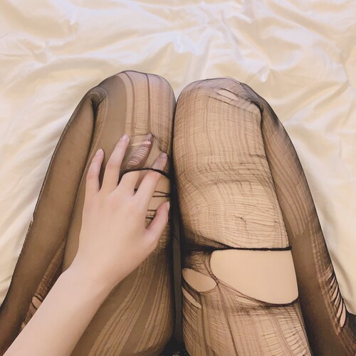 Randomly tear off sexy underwear, sexy and fun pantyhose, tempting black stockings, sexy disposable hand-torn stockings, black stockings