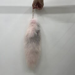 水晶のキツネの尾のペンダントのキーホルダーのリュックサックのペンダントの長い尾のぬいぐるみのぬいぐるみの贈り物の趣味の人形