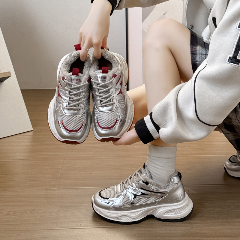 Zapatos de algodón de invierno de mujer zapatos deportivos casuales de invierno más gruesos 2025 nuevos zapatos de estilo coreano de zapatos calientes de mujer de invierno