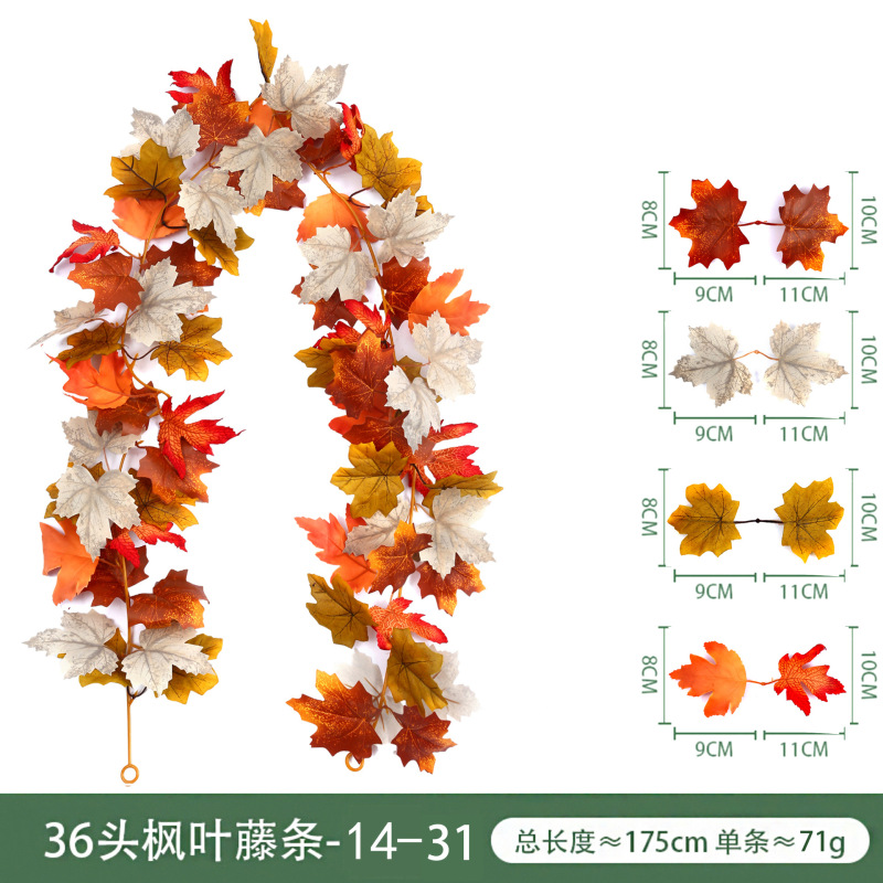 秋の装飾はカエデの葉の藤の条のハロウィンをシミュレーションします。|undefined