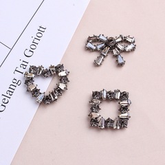 レトロdiy合金アクセサリーのアクセサリーには、正方形の桃の心の蝶形の合金のアクセサリーの装飾材料が入っています。