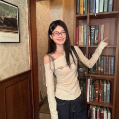 韩系新款斜肩绑带长袖T恤女秋季字母印花露肩修身显瘦上衣女批发
