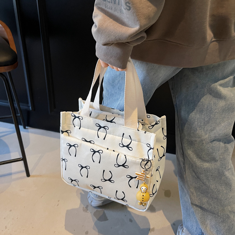 Wholesale fashion bento bag new daily lightweight handbag Korean version high-quality travel and business versatile handbag