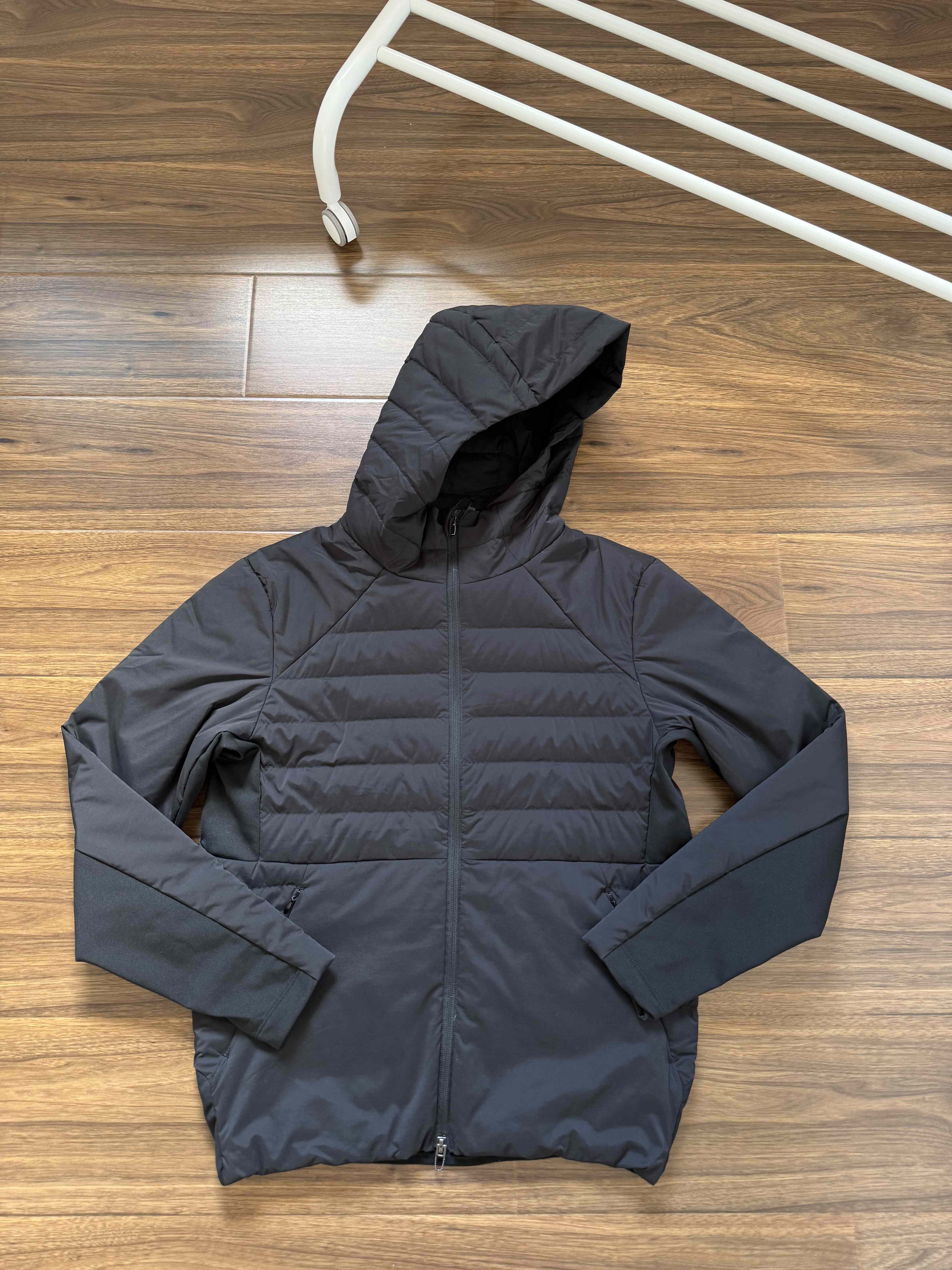 Lulu con el mismo tipo de chaqueta de plumón ligera con capuz para hombre chaqueta cálida de hombre chaqueta de plumón de costilla deportiva ligera