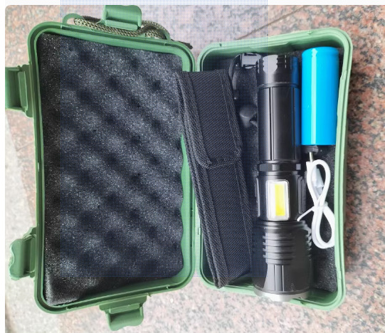 The new P50P90 aluminum alloy flashlight flood emergency warning electric telescopic zoom flashlight