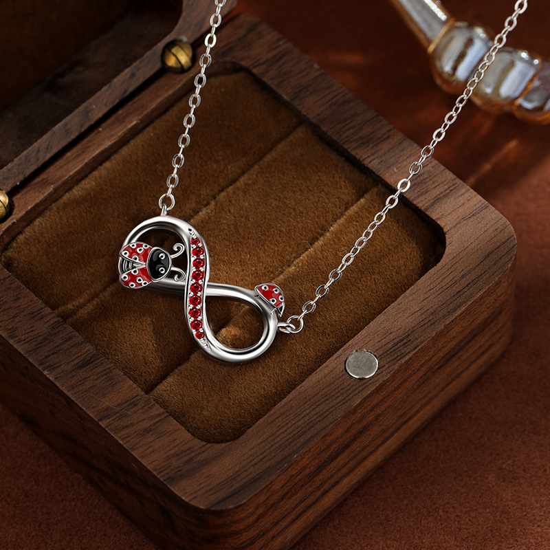 S925 plata de ley, símbolo infinito, collar de mariquita, lujo ligero femenino, nicho, sentido de alta gama, cadena de clavícula de comercio exterior de Amazon europea y americana