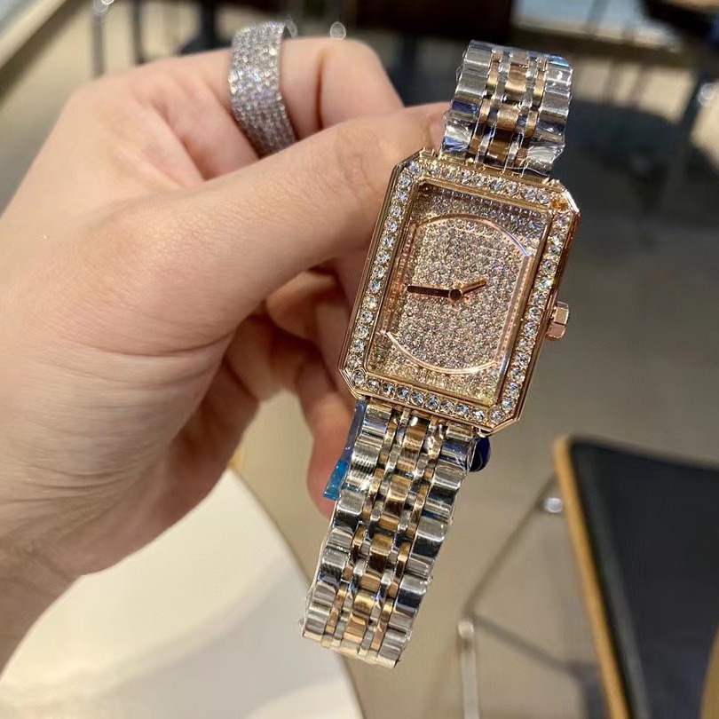 Nuovo profumo di lusso leggero da donna piccolo per la casa con lo stesso cinturino in acciaio a tre colori pieno di stelle con diamanti orologio al quarzo quadrato_voghion.com