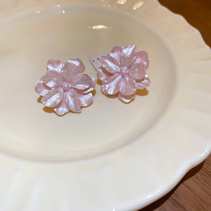 Pendientes de camelia de simulación de aguja de plata Pendientes elegantes retro francés Pendientes de todo fósforo de moda personalizada