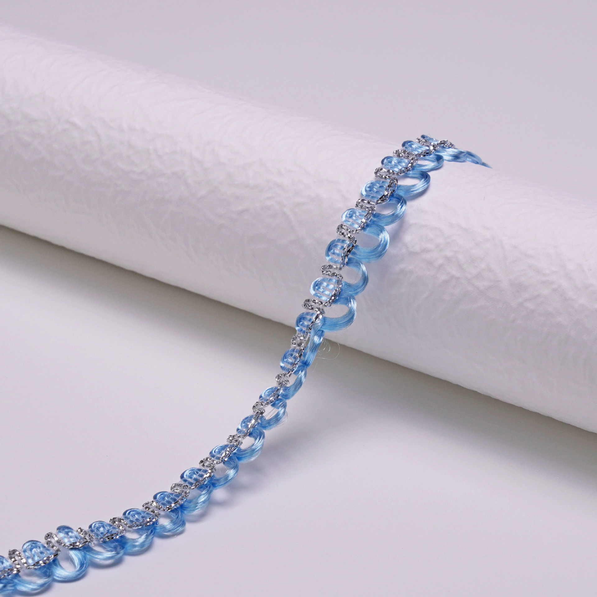 Suministro de stock directo de fábrica de 1cm de color dorado y plateado borde ondulado encaje ropa accesorios