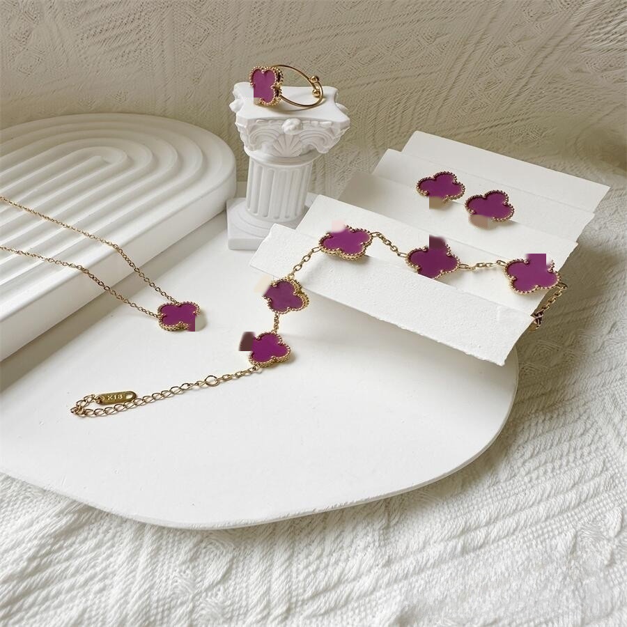 Estilo caliente Este trébol de cuatro hojas 13MM Pulsera de cinco flores 18K Pulsera de trébol de cuatro hojas Collar Pendientes Juego de anillo sin decoloración