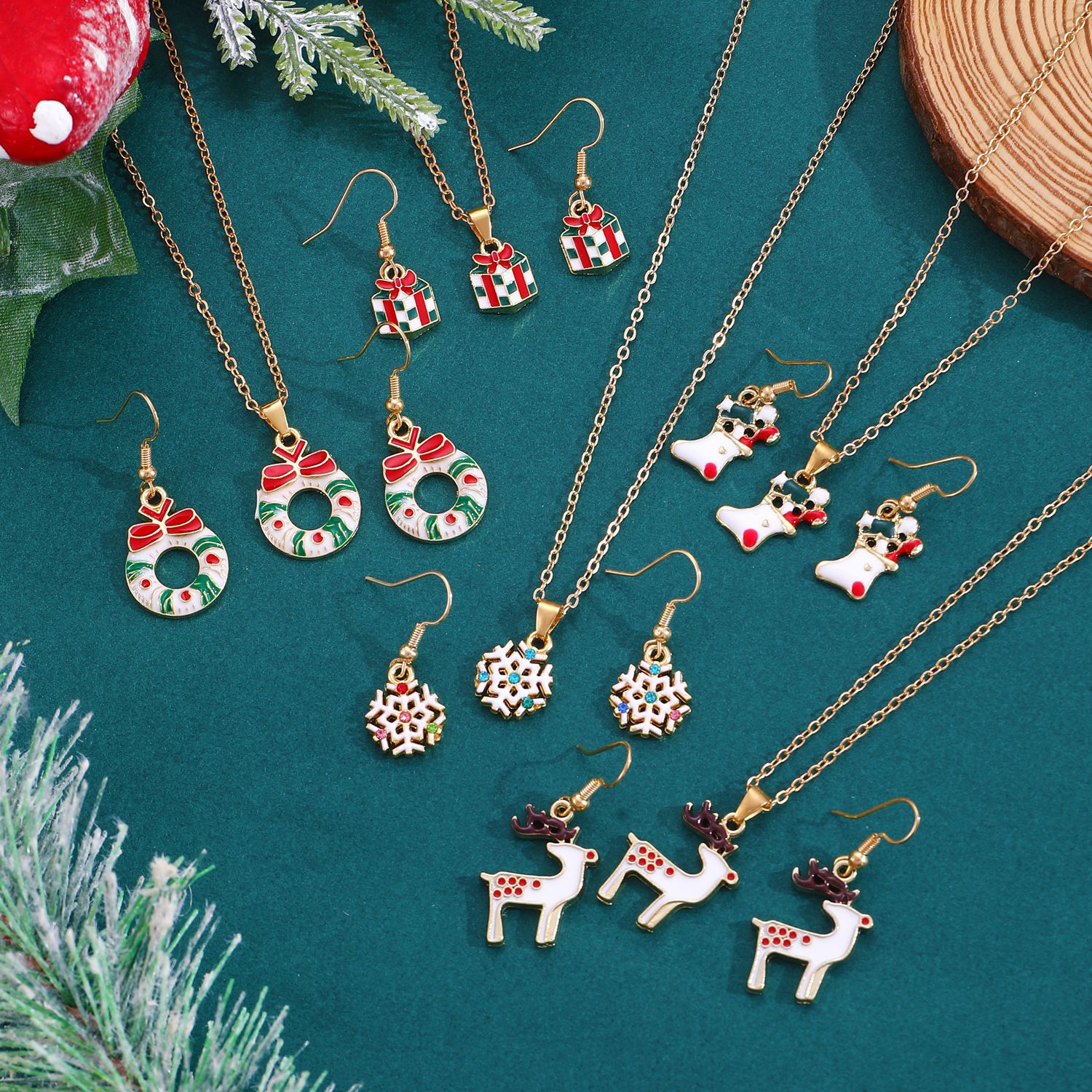 Nuevo traje de joyería de Navidad estilo ins femenino europeo y americano creativo muñeco de nieve copo de nieve collar de campana de Navidad pendientes