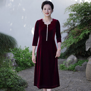 Wedding Banquet Dress for Mothers, Suitable for Everyday Wear, Chinese-Style Cheongsam, High-End and Stylish Gold Velvet Long Dress, 120cm