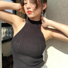 Chic Hong Kong-style, V-neck, sleeveless, form-fitting black strapless camisole for women, suitable for layering, summer slimming short-sleeved top for women