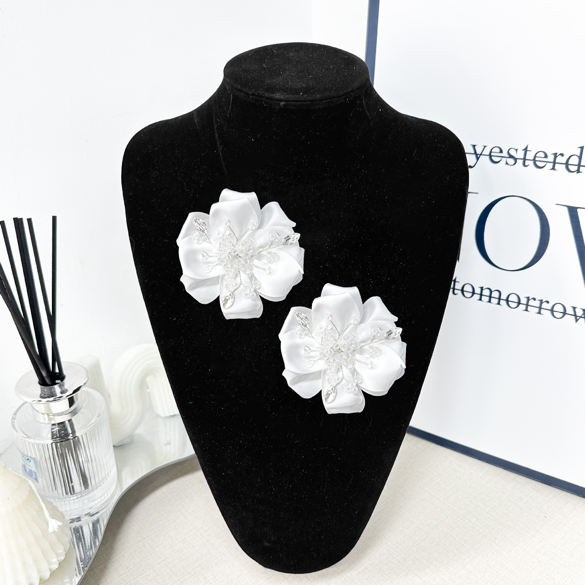 Flor cosida a mano con cuentas de diamante, traje, abrigo, accesorios DIY, plegado, accesorios de flor tridimensionales, flores de pecho image 12