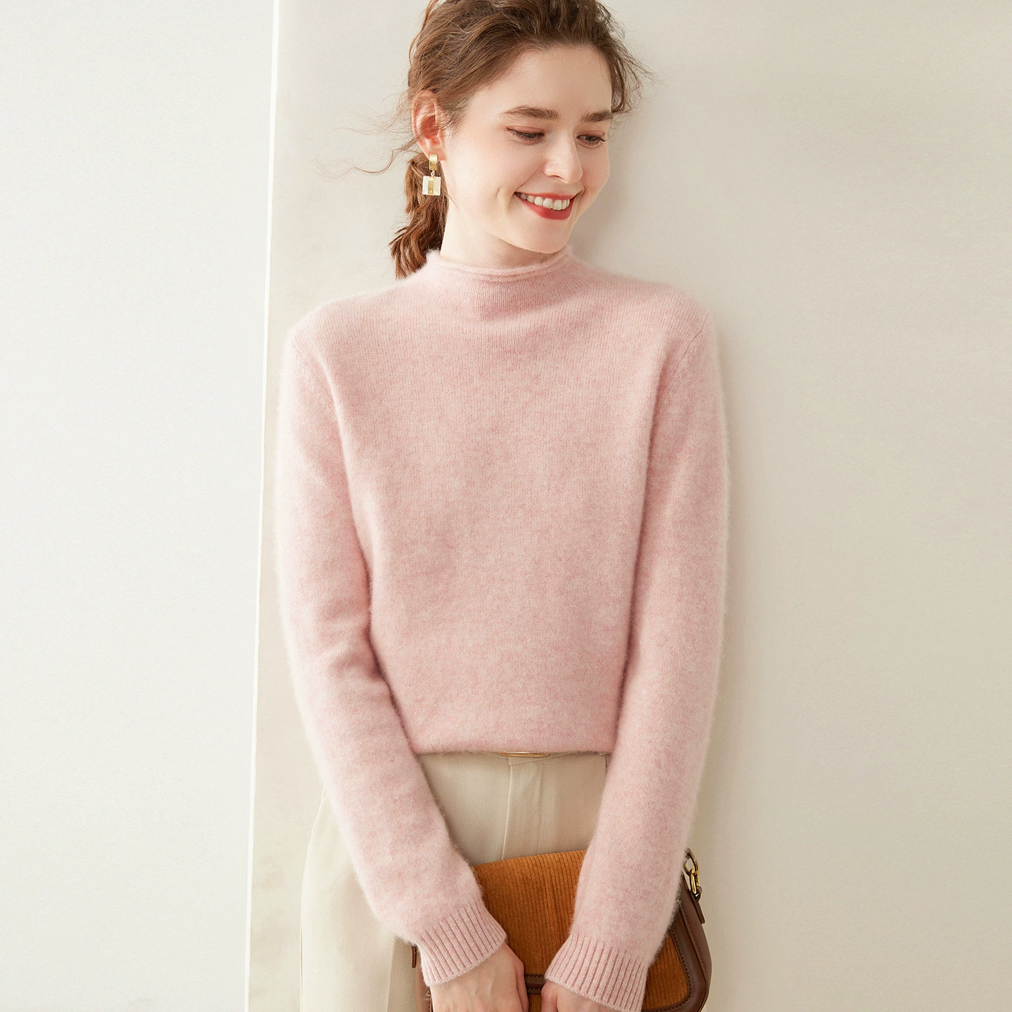 Cashmere base body-friendly classic keep warm sweater, high collar