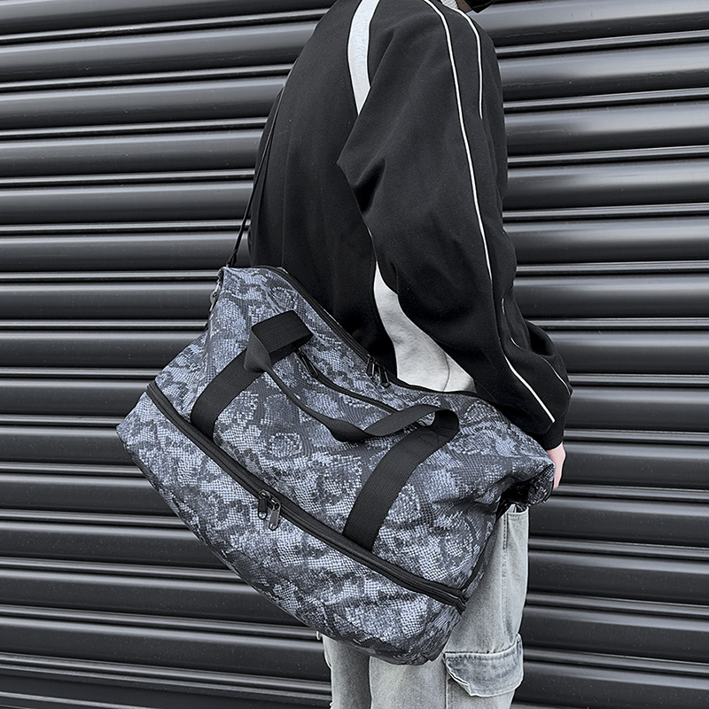 Trend design capacious travel bag to go out